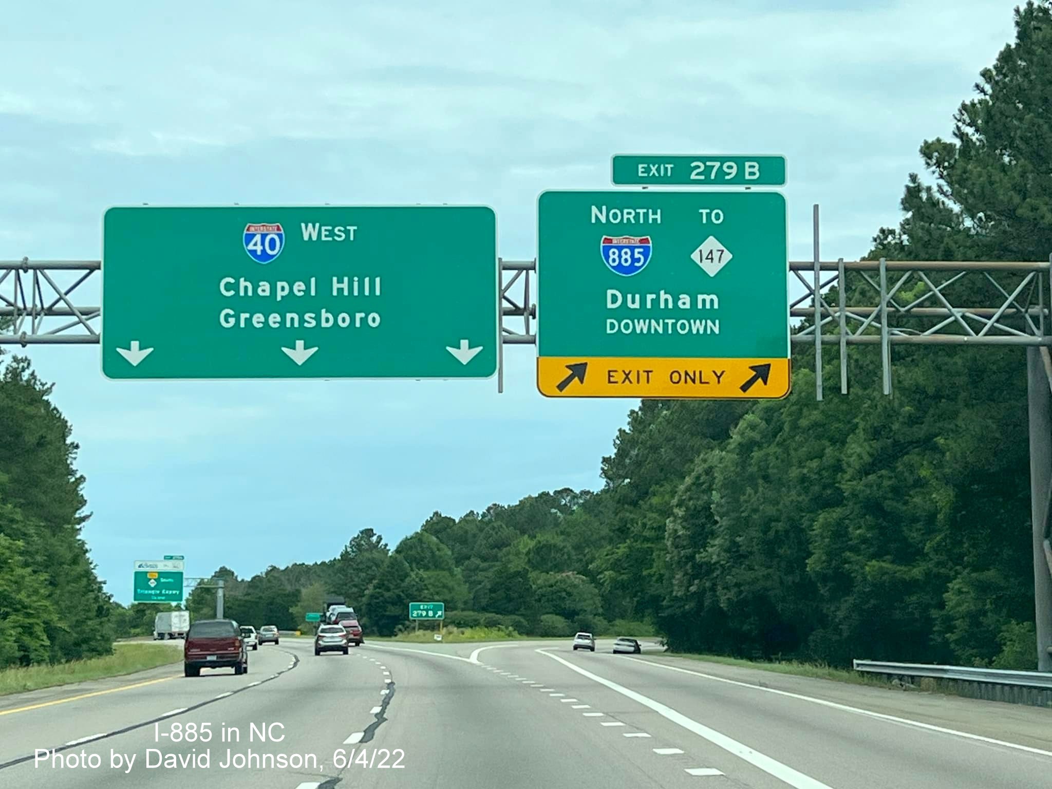 Image of new ramp signage with I-885 shield for Durham Freeway exit on I-40 West, by David Johnson, June 2022