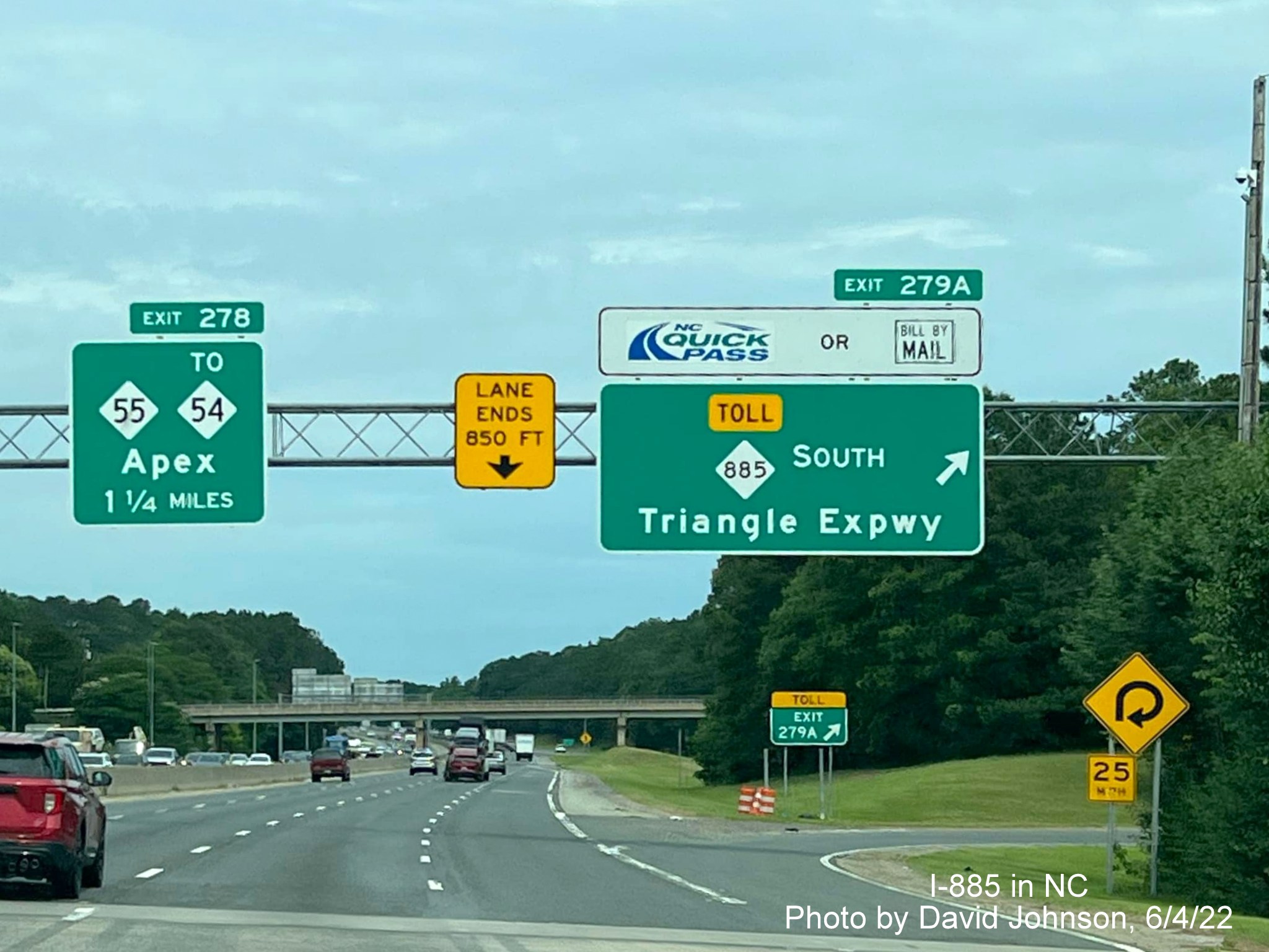 Image of new overhead ramp sign for Triangle Expressway with new NC 885 shield on I-40 West, by David Johnson, June 2022