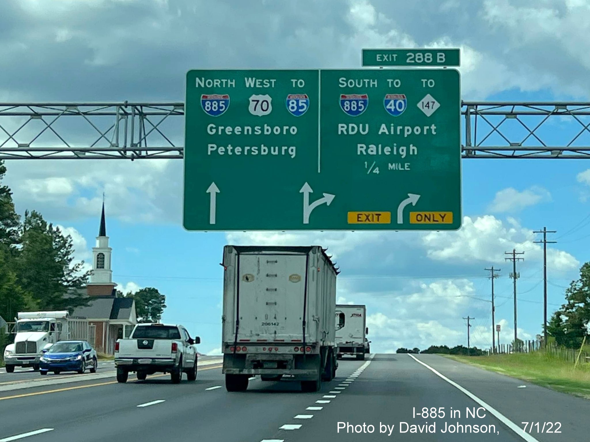 Image of uncovered arrow per lane 1/4 mile advance overhead sign for newly opened I-885 East End Connector exit on US 70 West in Durham, by David Johnson July 2022