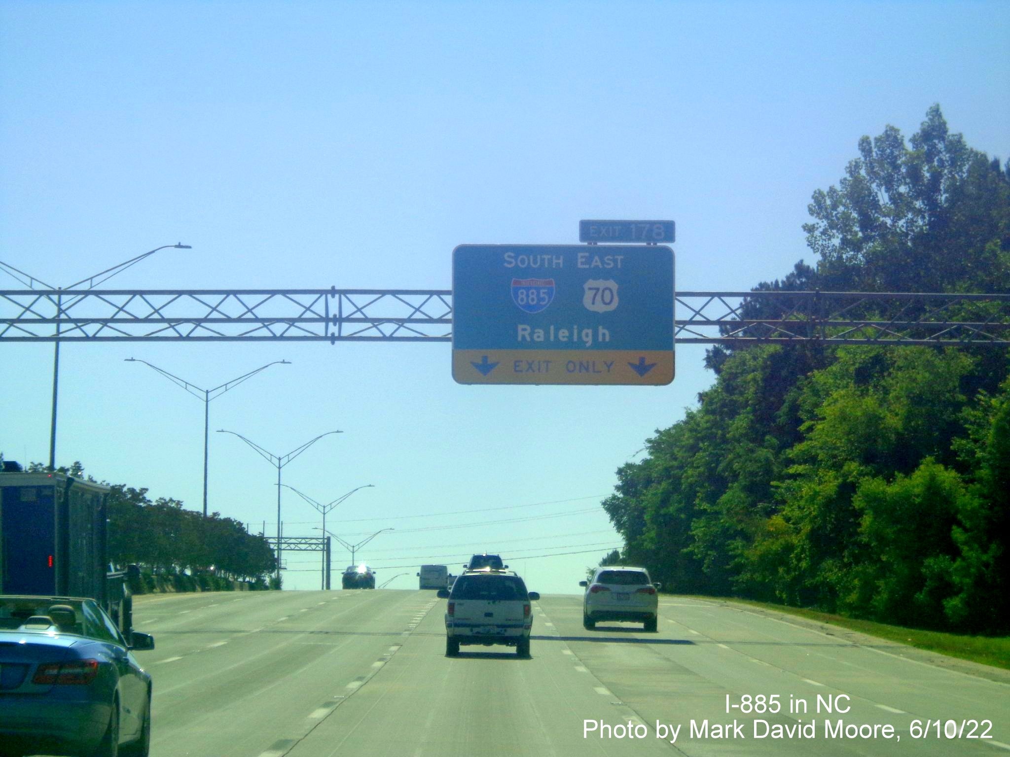 Image of 1/2 mile a advance overhead sign for new I-885 South/US 70 East exit
        on I-85 North/US 70 East in Durham, by Mark David Moore June 2022