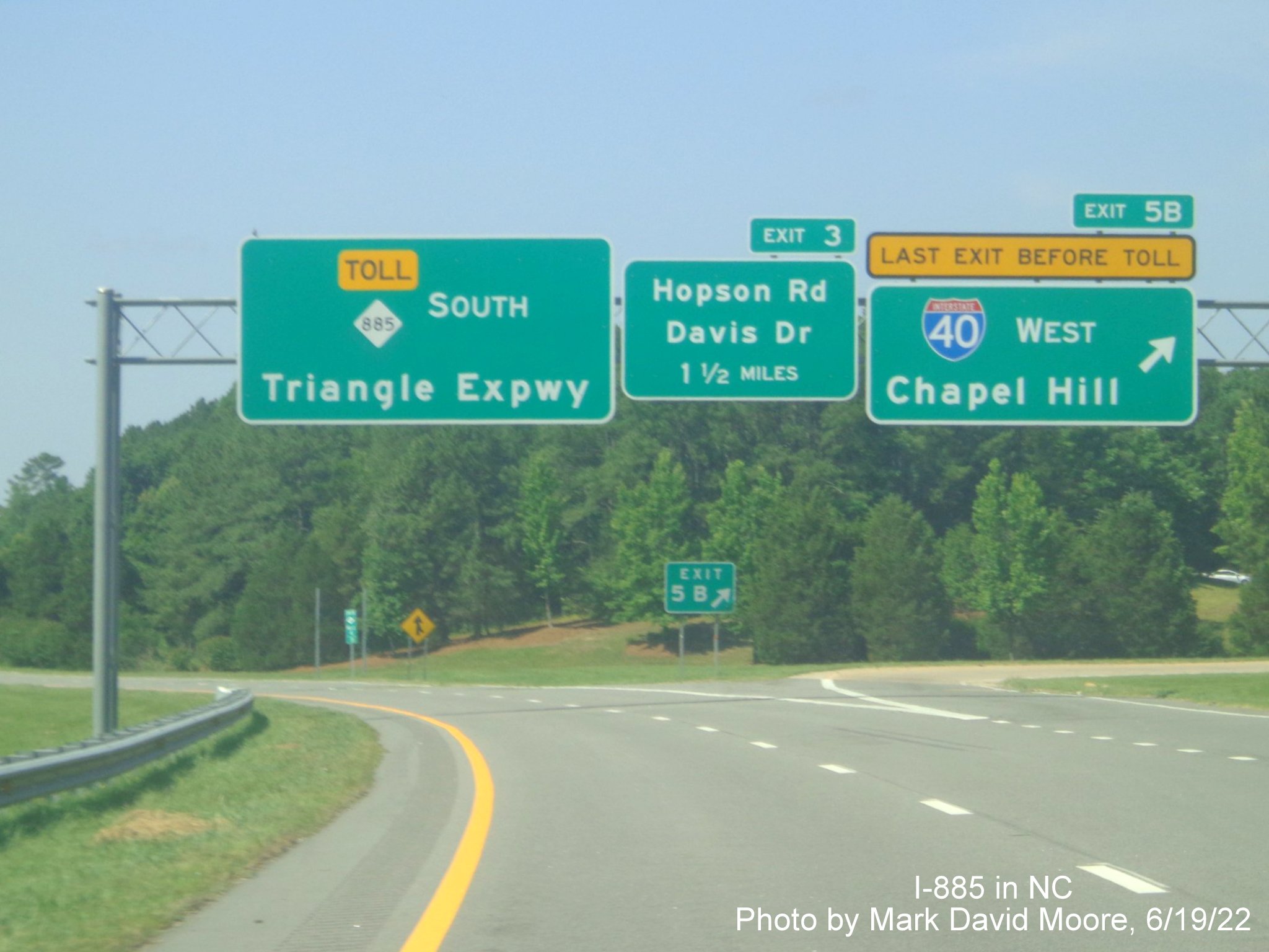 Image of new NC 885 pull through sign, shield replacing NC 147,
         at the start of the Triangle Expressway at the ramp to I-40 West in Durham, by Mark David Moore June 2022